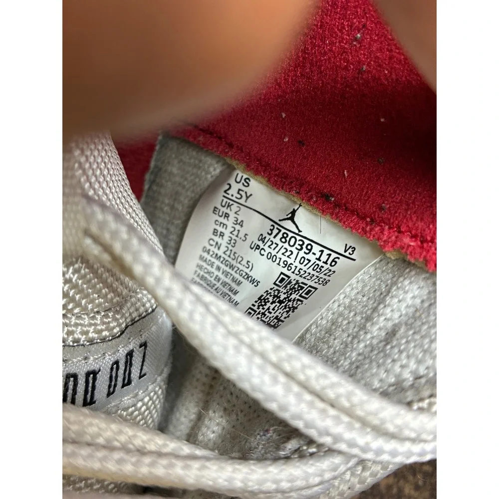 Jordan 11 Retro Cherry 2022 Kids Size 2.5Y White Red 378039-116 Good Condition